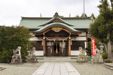 拝殿 為那都比古神社/拝殿