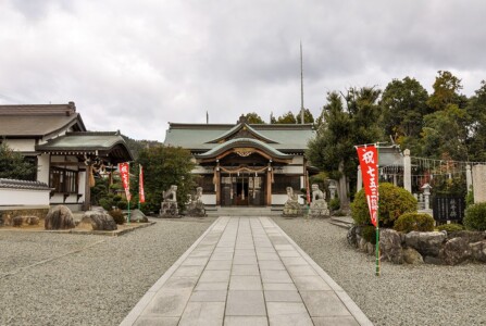 広い境内 為那都比古神社/境内