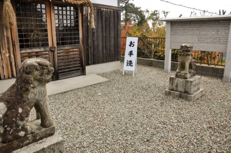 神輿殿前の狛犬 為那都比古神社/神輿殿前の狛犬